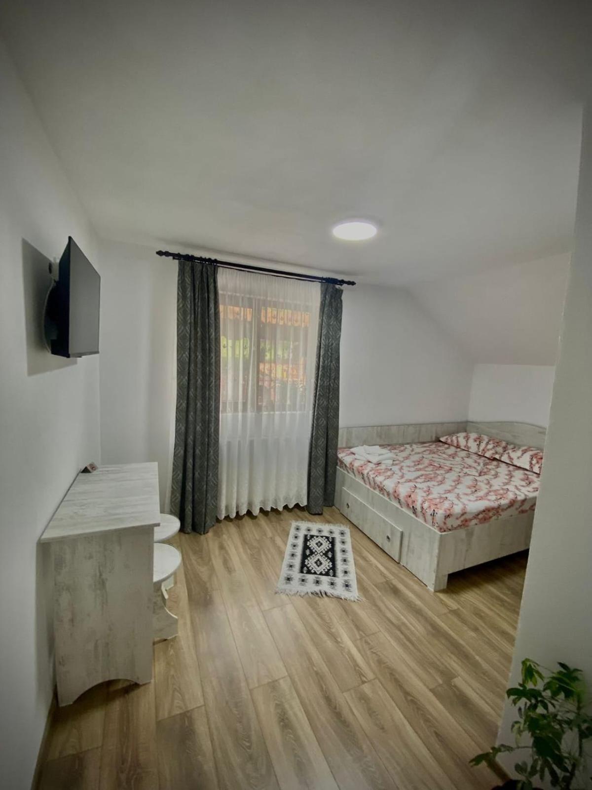 Готель Casa Alex Куртя-де-Арджеш Екстер'єр фото